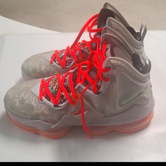 Nike LeBron 19 Fast Food size 8 - Picture 2 of 7